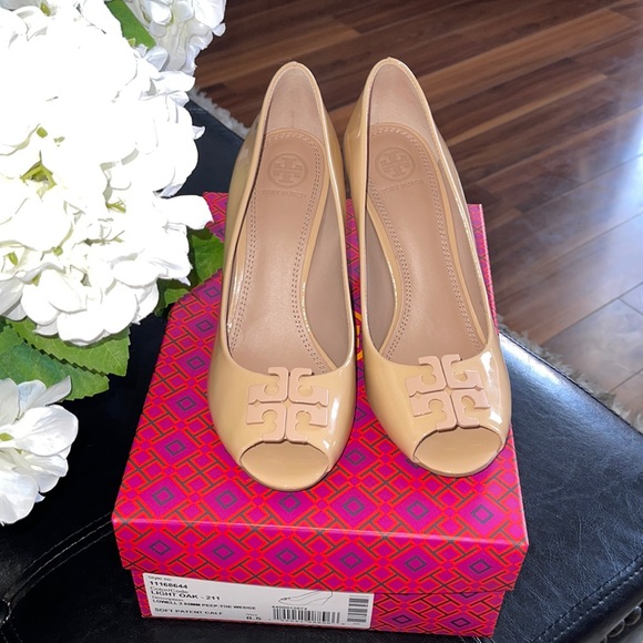 Tory Burch Shoes - A fabulous pair of Tory Butch peep toe heels